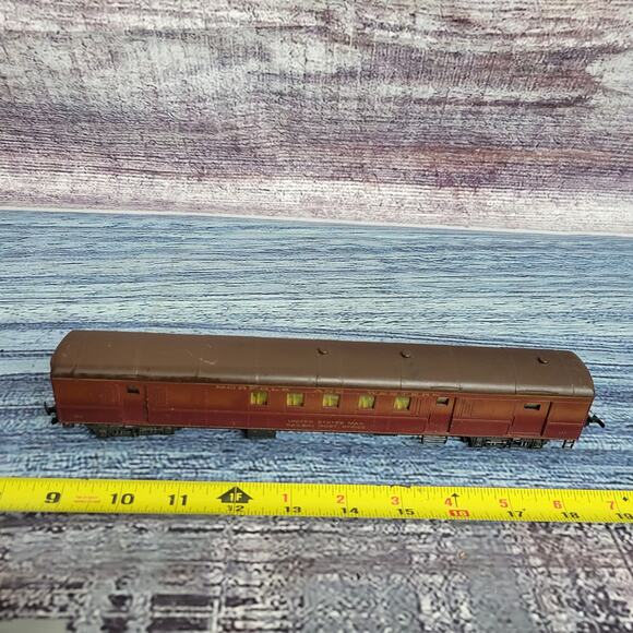 Vintage H.O scale Norfolk and Western US mail postage train car maroon and brown - Picture 1 of 16